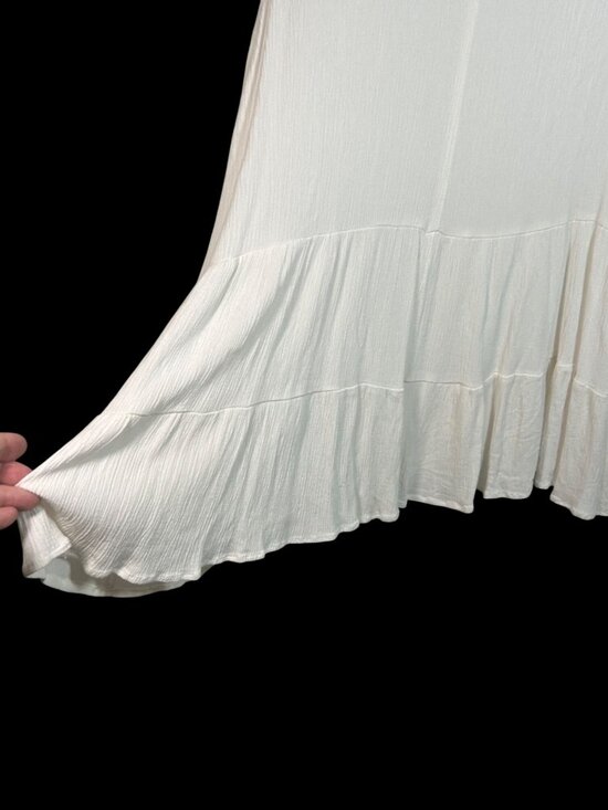 Sleeveless White Rayon Tiered Tunic Top With Crochet Lace Trim Detail - Picture 3 of 7